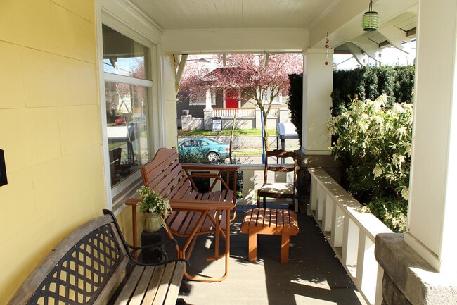 Photo - 1483 NE Going St Unidad LWR