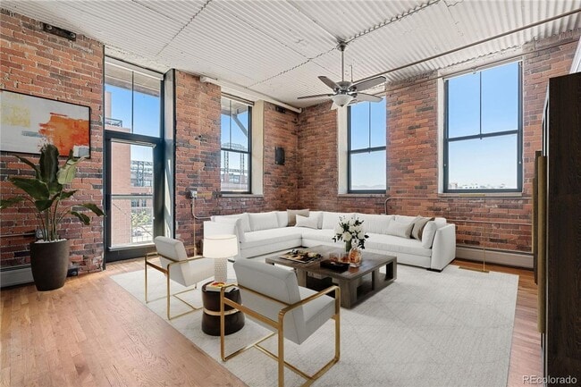 Building Photo - 1 BED 1 BATH 2 PARKING SPOTS ACROSS FROM ROCKIE'S STADIUM! Unit #4D