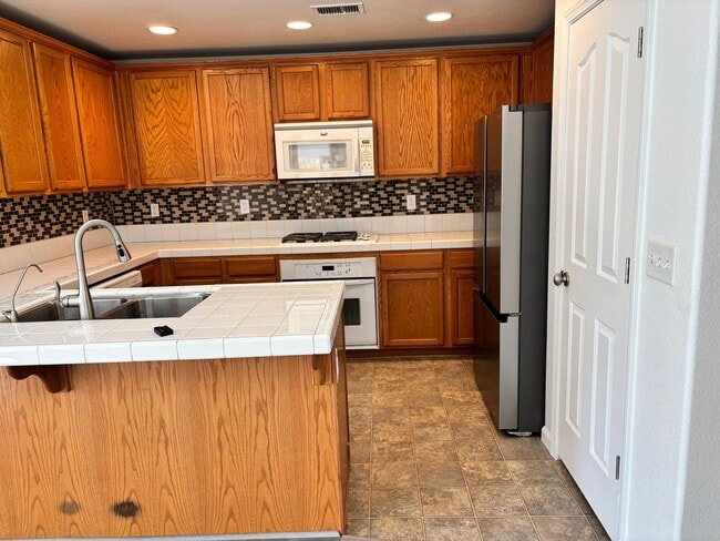 Photo - BEAUTIFUL, SPACIOUS,  4 BEDROOM, 2 BATHROO...