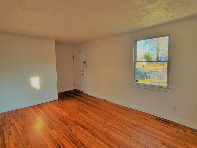 Photo - Remodeled 3 bedroom cape in Southside with...