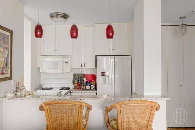 Photo - 401 E 84th St Unidad 10d