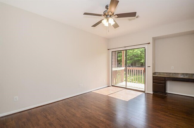 Photo - 737 Davis Rd