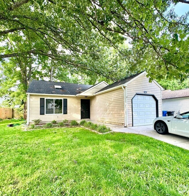 Building Photo - WELCOME HOME!!  3 bedroom/2 bath home in R...