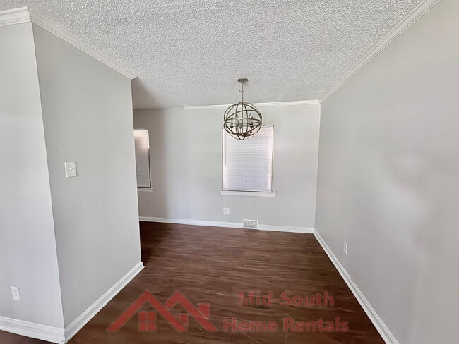 Photo - 2050 Sharon Ln