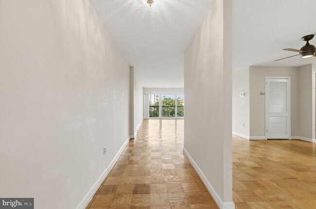 Photo - 1300 Army Navy Dr Unit 815