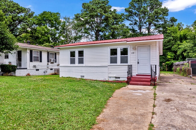 Building Photo - 208 17th Ave SW