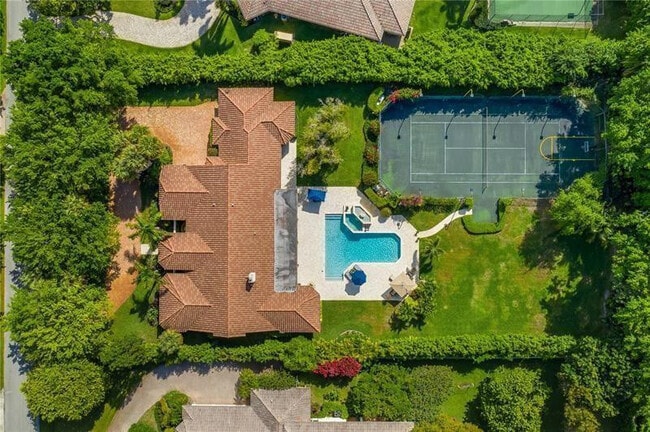 Building Photo - 8208 Twin Lake Dr