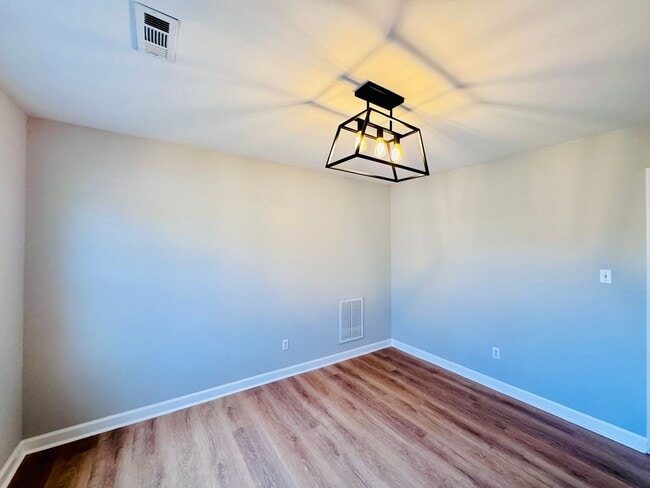 Photo - Spacious 5-bedroom home situated on a desirable corner lot!