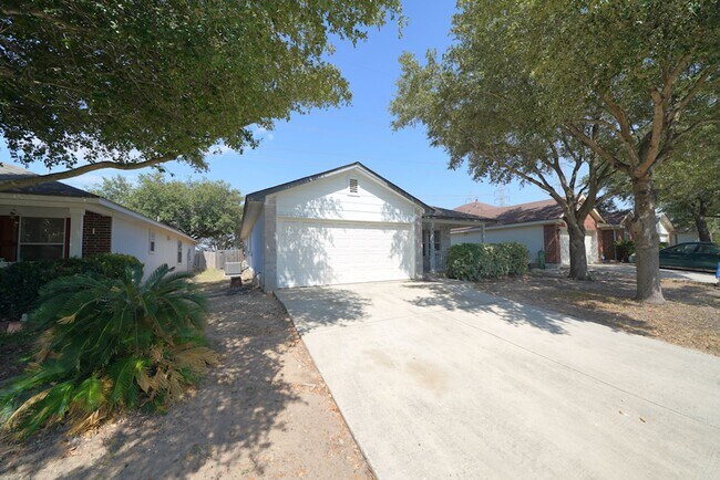Photo - Great 3/2 Single Story Home Now Available ...