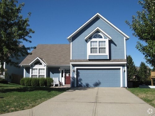 Building Photo - {12532} Immaculate Split-Level Home + Fenc...