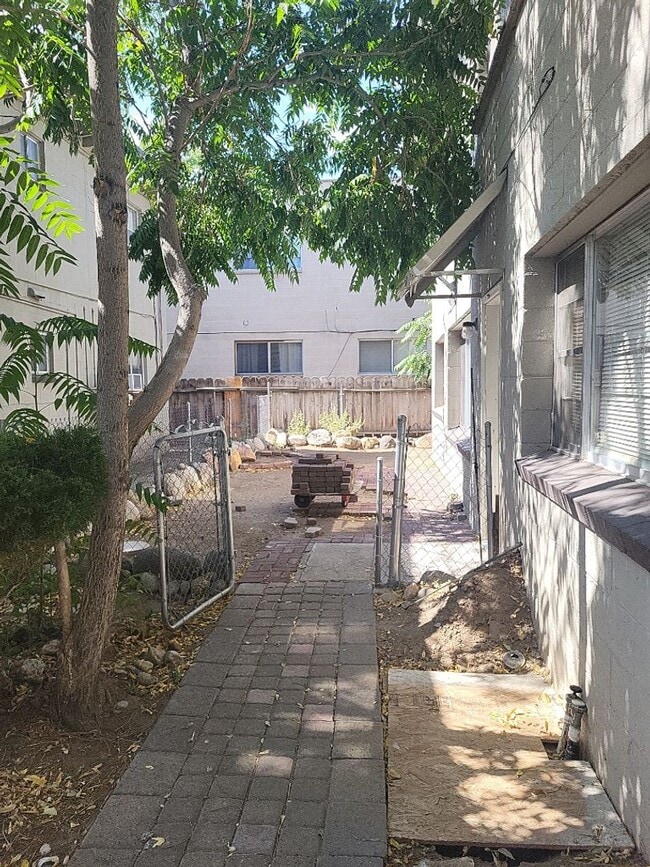 Building Photo - 913 Willow St Unit 913 Willow Street