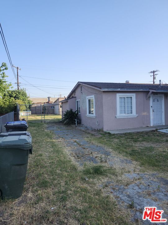 Photo - 25795 Walker St