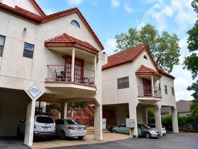 Building Photo - 706 W 22nd St Unit 205