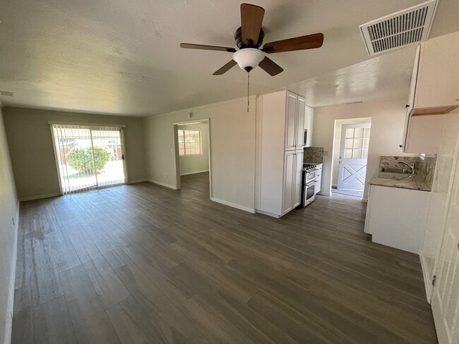 Photo - 8572 Oak Ave