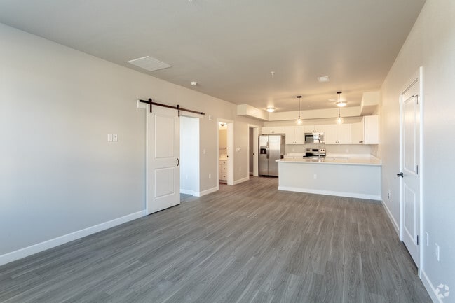 1BR, 1BA - The Railway