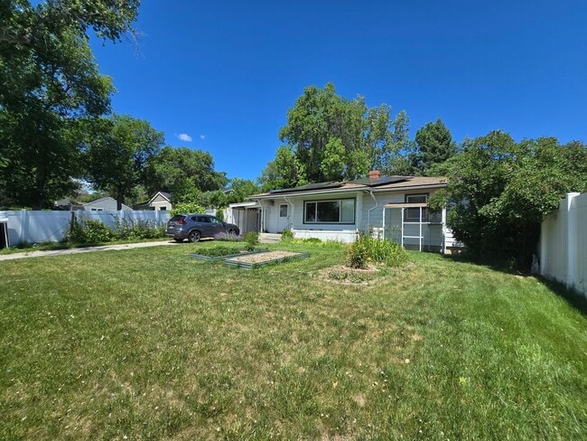 Building Photo - Spacious 4 Bedroom Home with Solar Panels, Fully Fenced Yard on Rimrock Rd