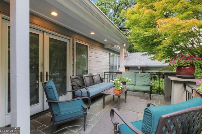 Photo - 925 Highland Terrace NE