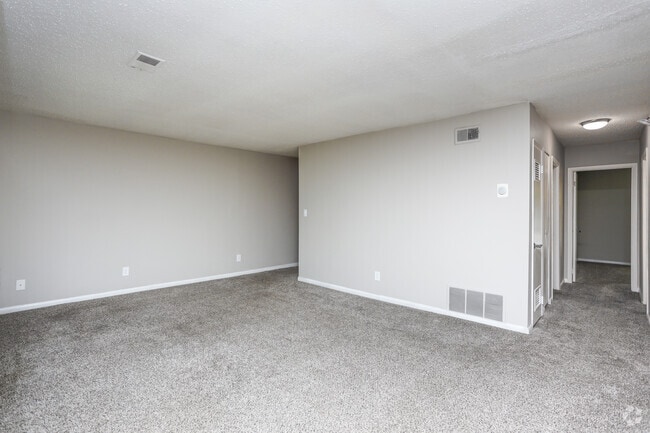 2BR, 1BA- 921 SF