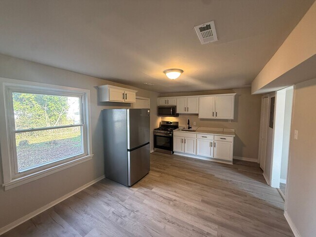 Photo - 1104 S Lombardy St Unidad B