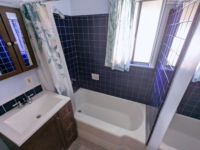 3351 Caroline Ave Unit B