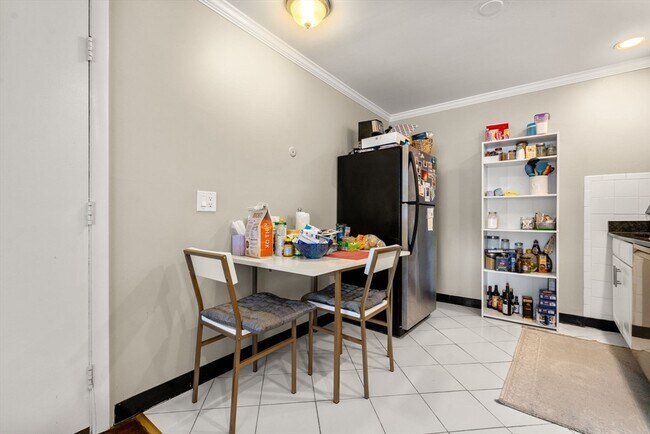 Photo - 71 Oxford Ave Unit 8