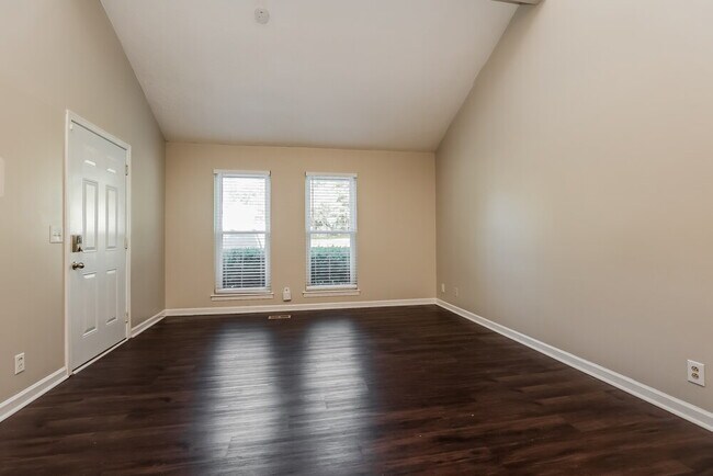 Photo - 747 Lake Terrace Dr