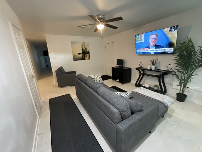 Photo - 1301 E Avenue G Unidad B