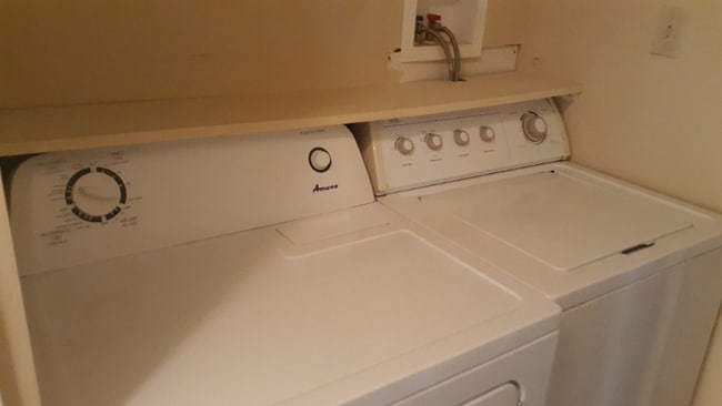 Photo - 2433 Oxford St