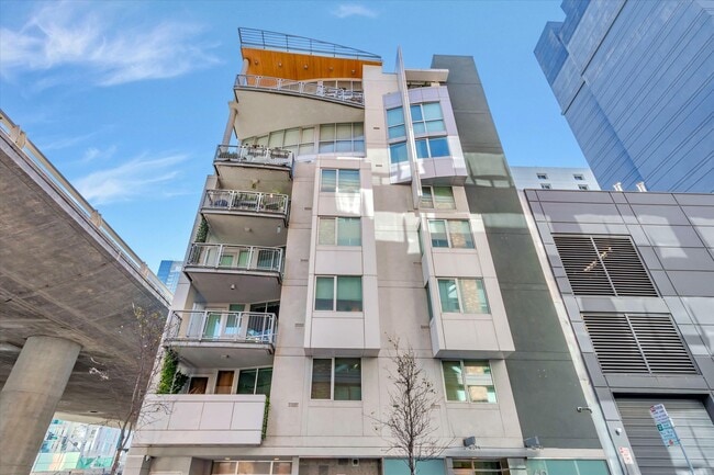 Building Photo - 69 Clementina St Unit 802