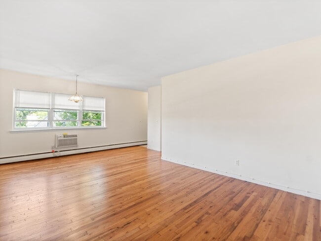 Building Photo - 239 Crescent Ln Unit 8