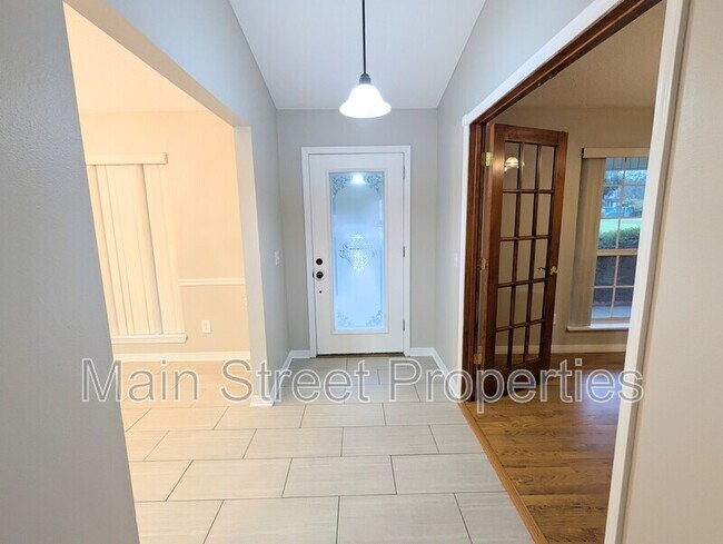 Photo - 1909 Southwind Cir