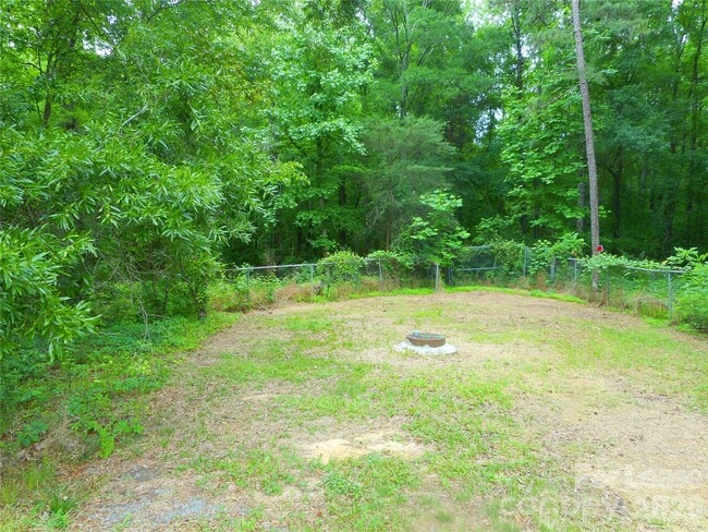 Photo - 733 Catawba Cir N