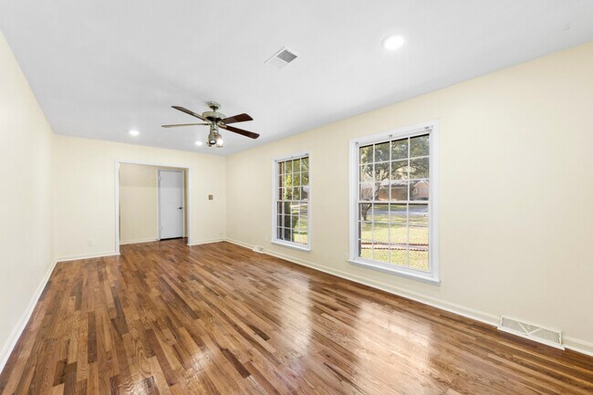 Photo - 3220 Wiseman Dr