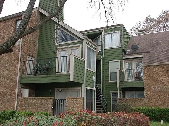 Building Photo - 9815 Walnut St