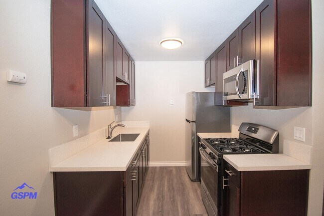 Photo - 4060 Euclid North