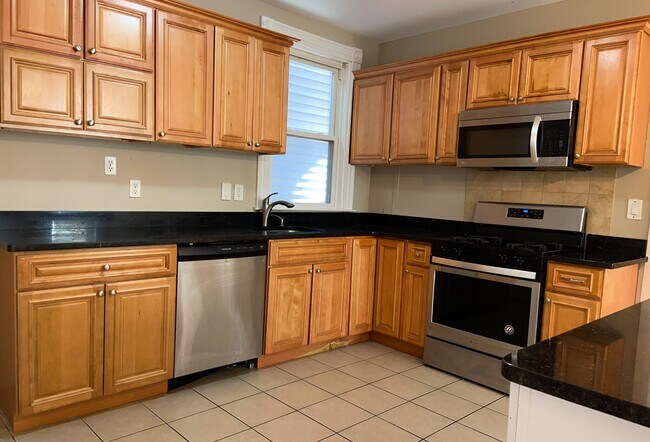 Building Photo - 13 Sachem St Unit 4