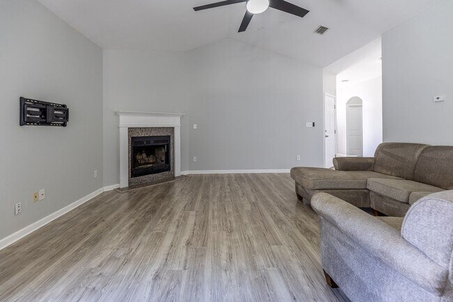 Photo - 10190 Fionn Loop