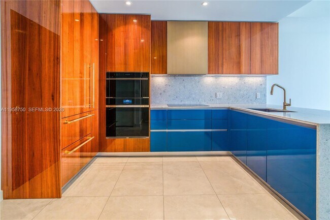 Photo - 2678 Tigertail Ave Unidad 1109