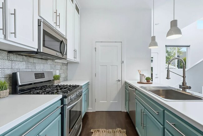 Photo - Beautiful 3 Bedroom 2.5 Bathroom Home!