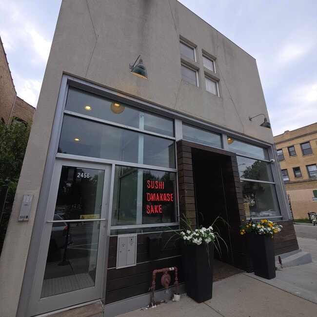 Building Photo - 2456 N California Ave Unit 2R