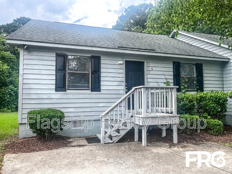 Photo - 205 Wyndham Circle