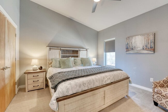 Photo - 330 W 5th St Unit ID1241344P