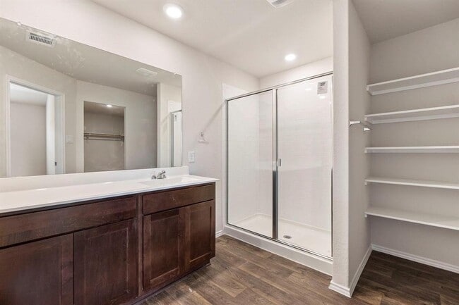 Photo - 128 Shimmering Cv