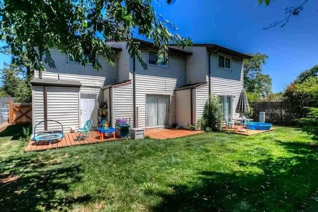 Photo - Updated 2BD/1BA Townhome- Move-In Ready Just in Time for Summer!