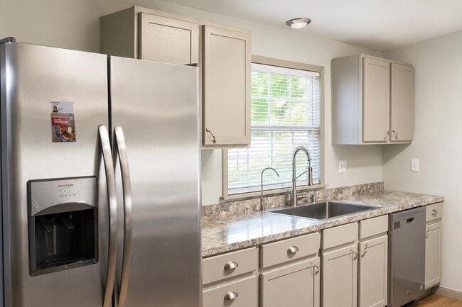 Photo - 102 Crestview