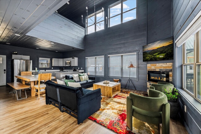 Building Photo - 528 Warbonnet Wy