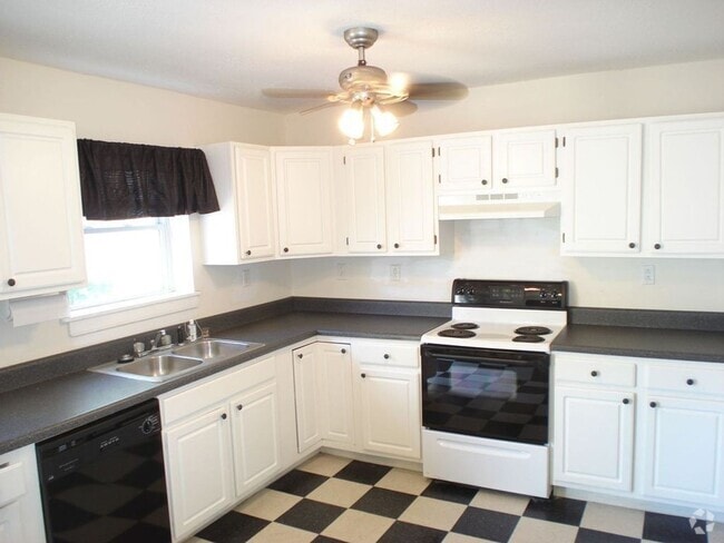 Building Photo - Home Sweet Home! Awesome 4 Bedroom/2 Bath ...
