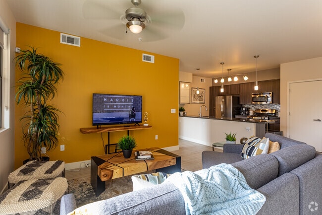 1BR, 1BA - 886SF