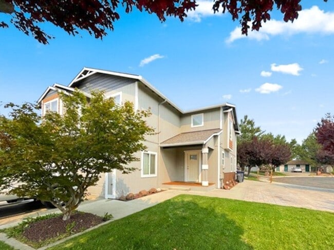 Photo - Updated Townhouse in Ellenbsurg Unit B