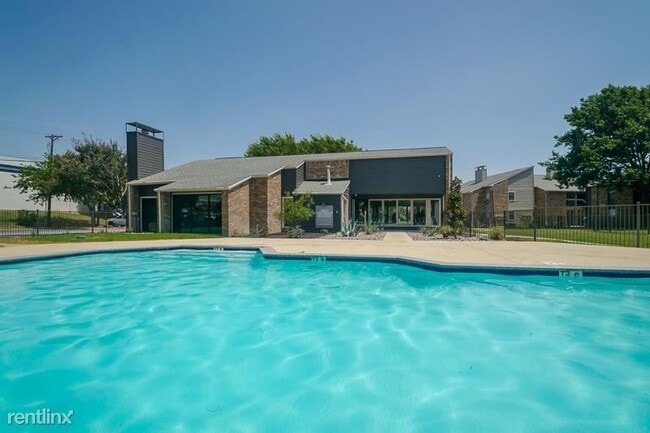 Photo - 1 br, 1 bath Condo - 1500 S Interstate 35 ...